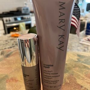 🌸🌸🌸TIMEWISE LIFTING SERUM W/RETINOL & CLEANSING CREAM 🌸🌸🌸.   FREE see notes